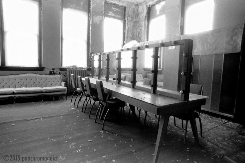 Illustration for article titled Photo of the Day: The Dressing Room
